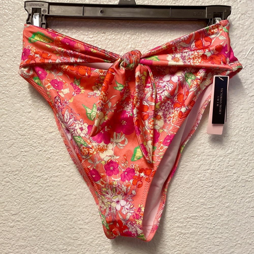 NWT Victoria’s Secret bottoms Size M